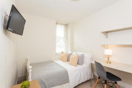 7 bed student house to rent on Llanishen Street, Cardiff, CF14