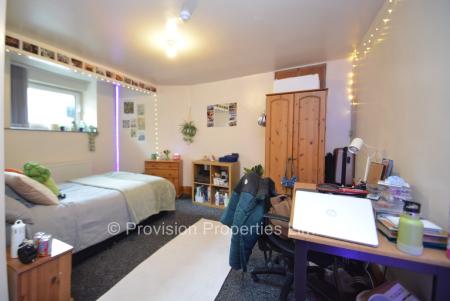 7 bed student house to rent on Hill Top Street, Leeds, LS6