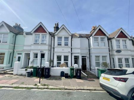 Student studio flat to rent on Redvers Road, Brighton, BN2