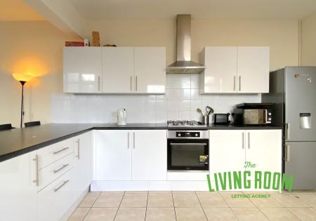 6 bed student house to rent on Shirley Road, Cardiff, CF23