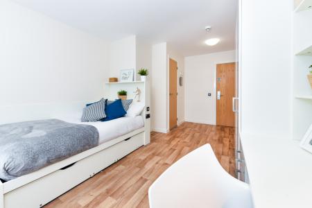 Ensuite Gold - accessible 10 bed student flat to rent on College Square East, Belfast, BT1