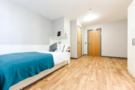 Ensuite platinum - accessible 10 bed student flat to rent on College Square East, Belfast, BT1