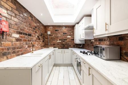 7 bed student house to rent on Halsbury Road, Liverpool, L6