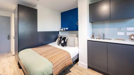 Classic Studio Student flat to rent on Lower Bristol Road, Bath, BA2