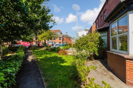 7 bed student house to rent on St. Michaels Lane, Leeds, LS4