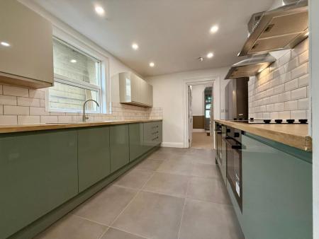 6 bed student house to rent on Addison Road, Plymouth, PL4