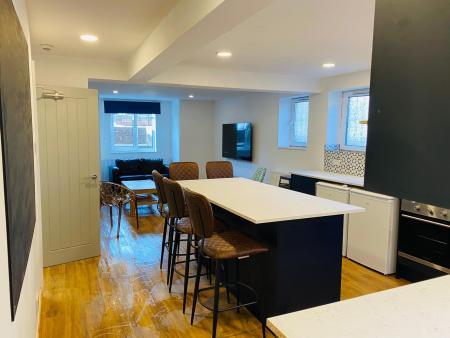 8 bed student house to rent on Brudenell Road, Leeds, LS6