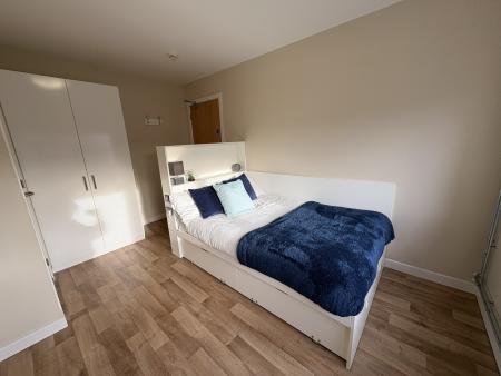 Ensuite standard Student flat to rent on College Square East, Belfast, BT1