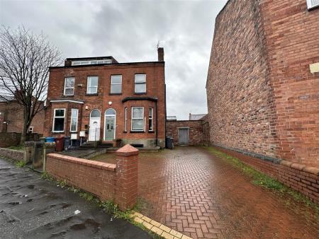 8 bed student house to rent on Dickenson Road, Manchester, M14