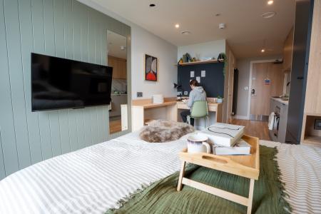 Classic Studio, Penthouse Student flat to rent on Merchant Street, London, NW2