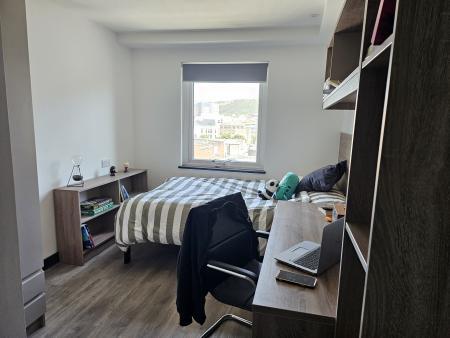 Standard Ensuite Plus 5 bed student flat to rent on The Kingsway, Swansea, SA1