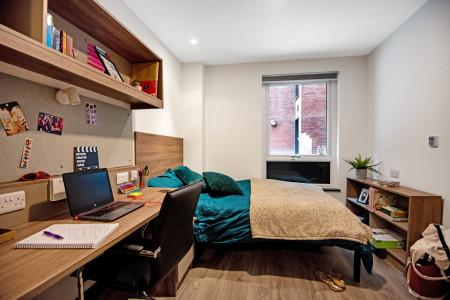 Classic Ensuite Plus 4 bed student flat to rent on The Kingsway, Swansea, SA1