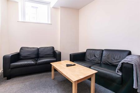 5 bed student house to rent on Peveril Street, Nottingham, NG7