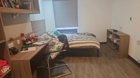 Superior Ensuite 5 bed student flat to rent on The Kingsway, Swansea, SA1