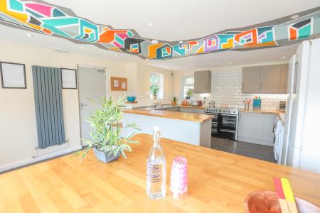 1 bed student house to rent on Bodiam Avenue, Brighton, BN2