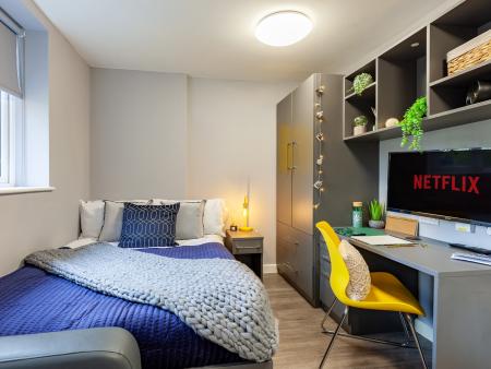 Studio Student flat to rent on Cromwell Range, Manchester, M14