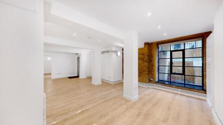 Student studio flat to rent on Springfield House lofts - Tyssen Street