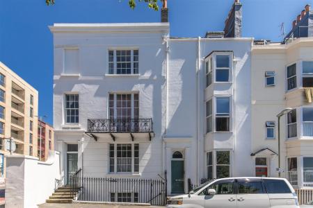 Student studio flat to rent on Dorset Gardens, Brighton, BN2