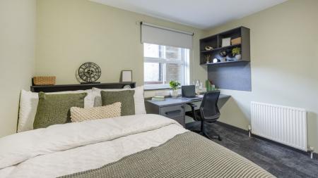 Classic Ensuite Wet Room Student flat to rent on New Cross Road, London, SE14