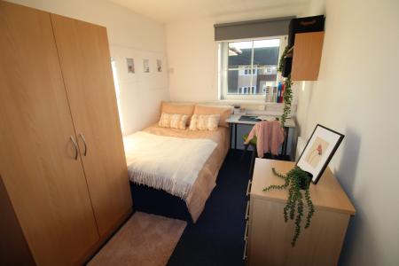 Non Ensuite - Gold (6 Bed) 6 bed student flat to rent on Royal Crescent Road, Southampton, SO14
