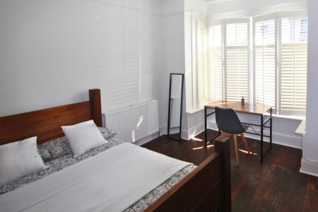 4 bed student house to rent on Devonshire Square, Portsmouth, PO4