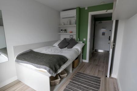 En Suite - Courtyard View 6 bed student flat to rent on York Street, Belfast, BT15