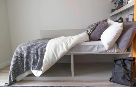 Ensuite - Top Floor 5 bed student flat to rent on York Street, Belfast, BT15