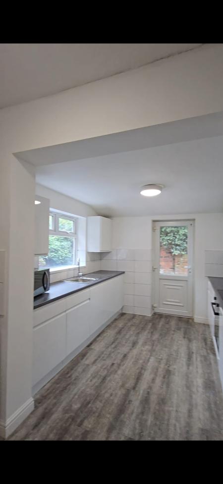 5 bed student house to rent on Heathcote Street, Hull, HU6