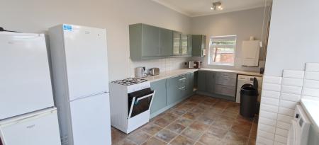 4 bed student house to rent on Heathcote Street, Hull, HU6