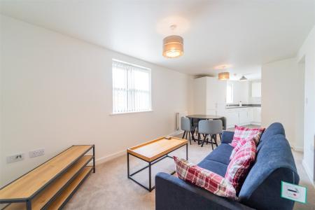 Student studio flat to rent on Blenheim Court, Birmingham, B29