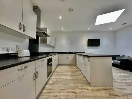 5 bed student house to rent on Flat 1, 1-4 Derrys Cross, Plymouth, PL1