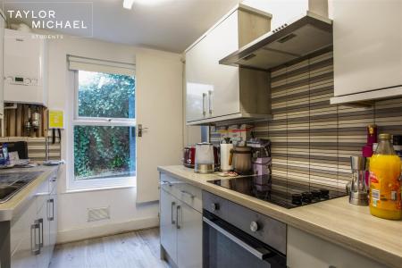 2 bed student house to rent on Shanklin Road, Brighton, BN2