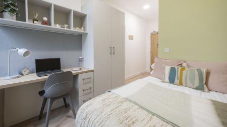 Classic Ensuite Student flat to rent on Oxford Place, Manchester, M14