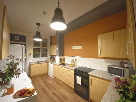 8 bed student house to rent on Ash Grove, Leeds, LS6