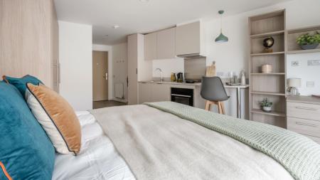 Platinum Plus Studio Student flat to rent on Silverthorne Lane, Bristol, BS2