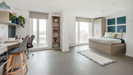 Superior Plus Studio Student flat to rent on Silverthorne Lane, Bristol, BS2