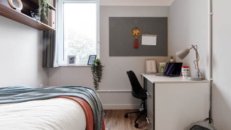 Gold En-suite 4 bed student flat to rent on North End Road, London, HA9