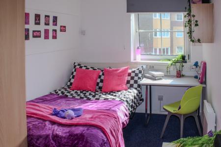 Non Ensuite - Silver (8 Bed) 8 bed student flat to rent on Royal Crescent Road, Southampton, SO14