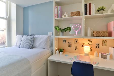 2 Bed Apartment 2 bed student flat to rent on Whiteladies Road, Bristol, BS8