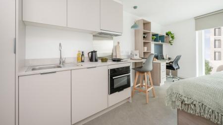 Platinum Plus Studio Student flat to rent on Silverthorne Lane, Bristol, BS2