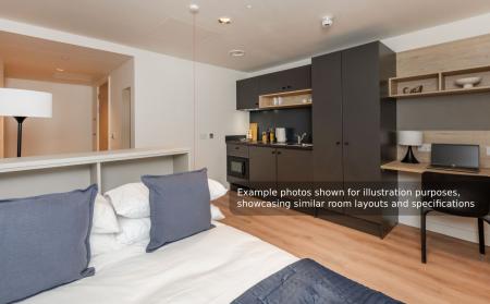 Classic Studio Plus Student flat to rent on Canongate, Edinburgh, EH8