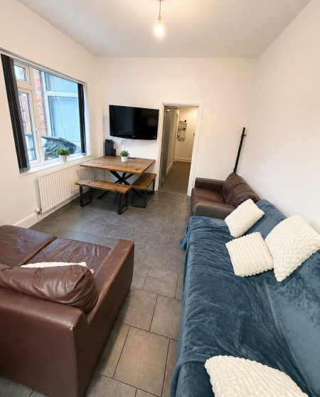 8 bed student house to rent on Derby Road, Loughborough, LE11