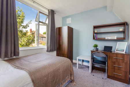 5 Bedroom Apartment