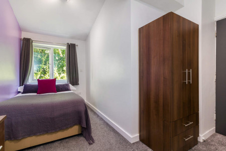 5 Bedroom Apartment