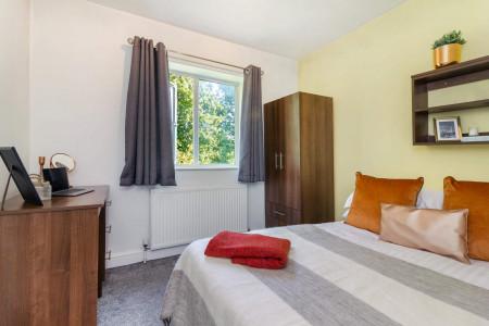 5 Bedroom Apartment