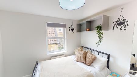 Double Bedroom 5 bed student flat to rent on London Road, Bath, BA1