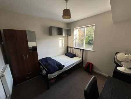 Double Bedroom 6 bed student flat to rent on Pulteney Road, Bath, BA2