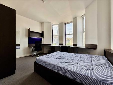Student studio flat to rent on Studio 17, The Square, Plymouth, PL4