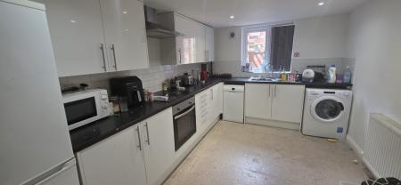 6 bed student house to rent on Winston Gardens, Leeds, LS6