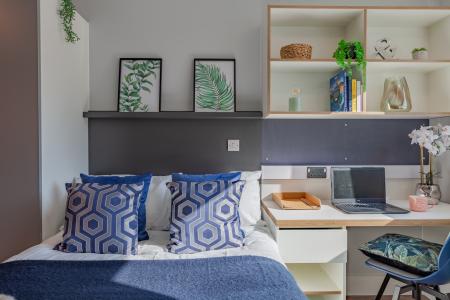 Premium Gold Studio Student flat to rent on West Way Square West Way, Oxford, OX2